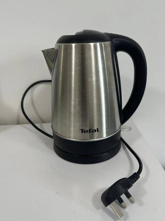 這4種電器不拔插頭，電費(fèi)蹭蹭漲，很多家庭都在悄悄浪費(fèi)錢